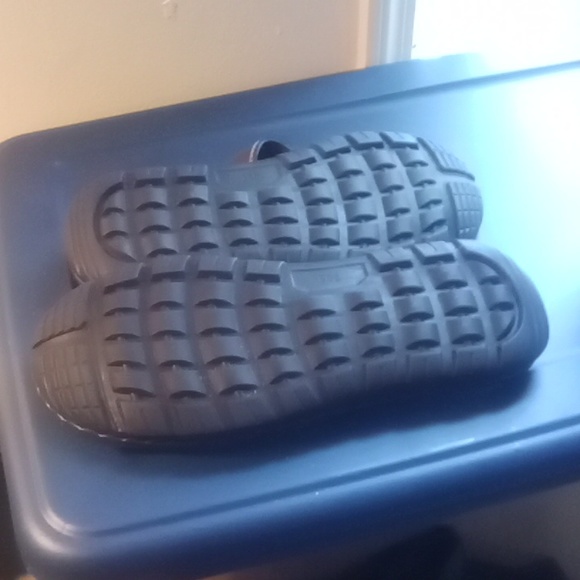 Shoes - Picture 3 of 4